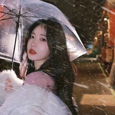 今朝春色倍还人